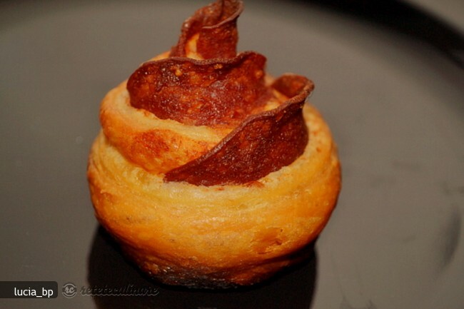 Imagine Reteta culinara Foietaj cu Salam | 2review.ro