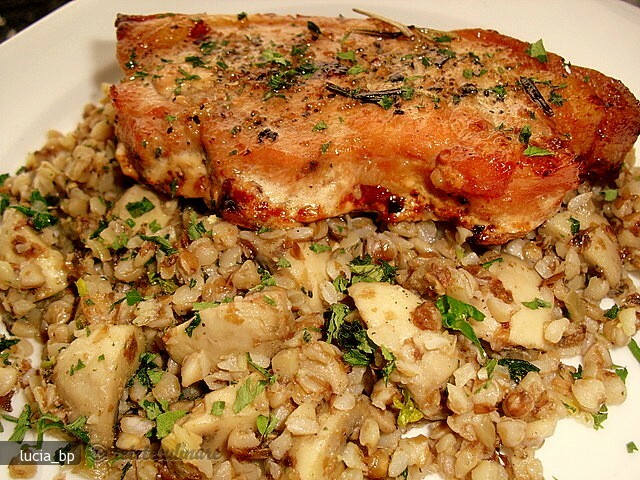 Imagine Reteta culinara Cotlet de Porc cu Garnitura de Hrisca cu Ciuperci | 2review.ro