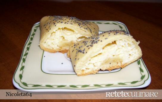 Imagine Reteta culinara Pateuri cu branza | 2review.ro