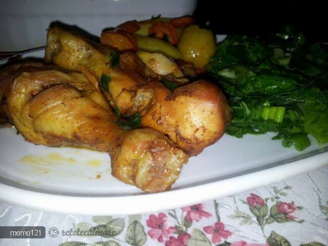 Imagine Reteta culinara Copanele de pui cu cartofi noi la cuptor | 2review.ro