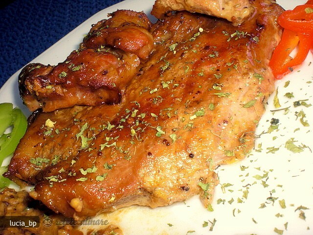 Imagine Reteta culinara Ceafa de Porc Aromata, cu Bere, la Cuptor | 2review.ro