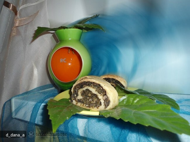 Imagine Reteta culinara Rulada cu Urzici si Ciuperci (de Post) | 2review.ro