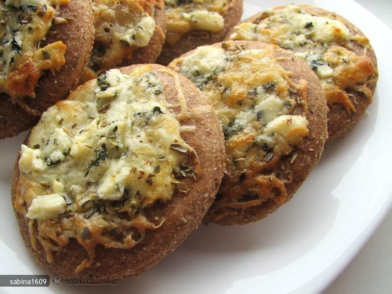 Imagine Reteta culinara Mini-pizza 4 Formaggio | 2review.ro