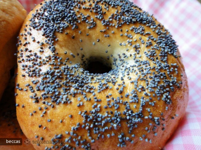 Imagine Reteta culinara Covrigi cu Seminte | 2review.ro