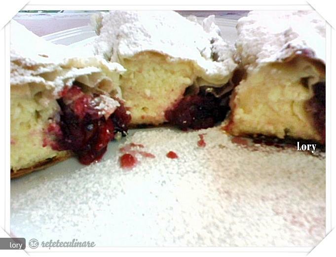 Imagine Reteta culinara Placinta cu Branza si Visine | 2review.ro