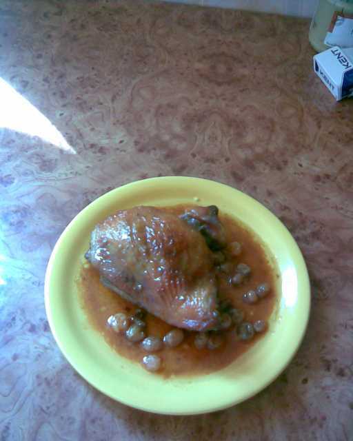 Imagine Reteta culinara Pulpe de pui cu bere si stafide | 2review.ro