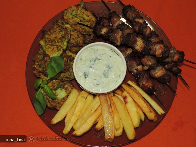 Imagine Reteta culinara Frigarui cu Cartofi Prajiti, Chiftele de Dovlecel si Sos | 2review.ro