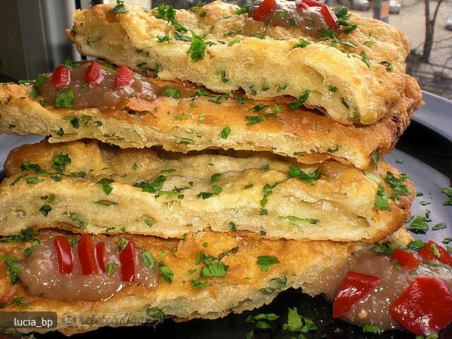 Imagine Reteta culinara Placintele cu Ceapa si Mujdei | 2review.ro