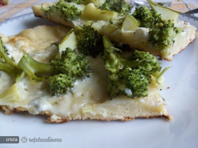 Imagine Reteta culinara Pizza din Faina Kamut cu Gorgonzola si Broccoli | 2review.ro