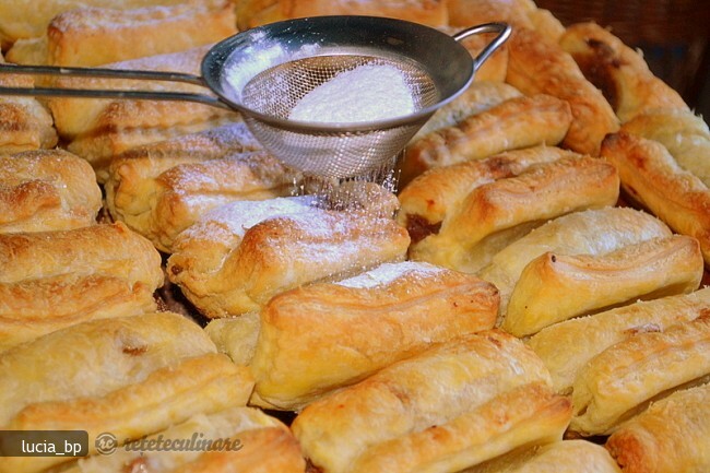 Imagine Reteta culinara Rulouri cu Umplutura de Mere si Nuca | 2review.ro