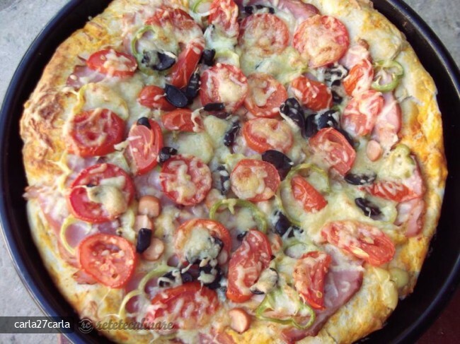 Imagine Reteta culinara Pizza cu Muschiulet Afumat si Crenvusti | 2review.ro