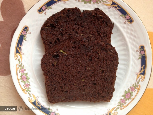 Imagine Reteta culinara Chec cu Dovlecel si Ciocolata | 2review.ro