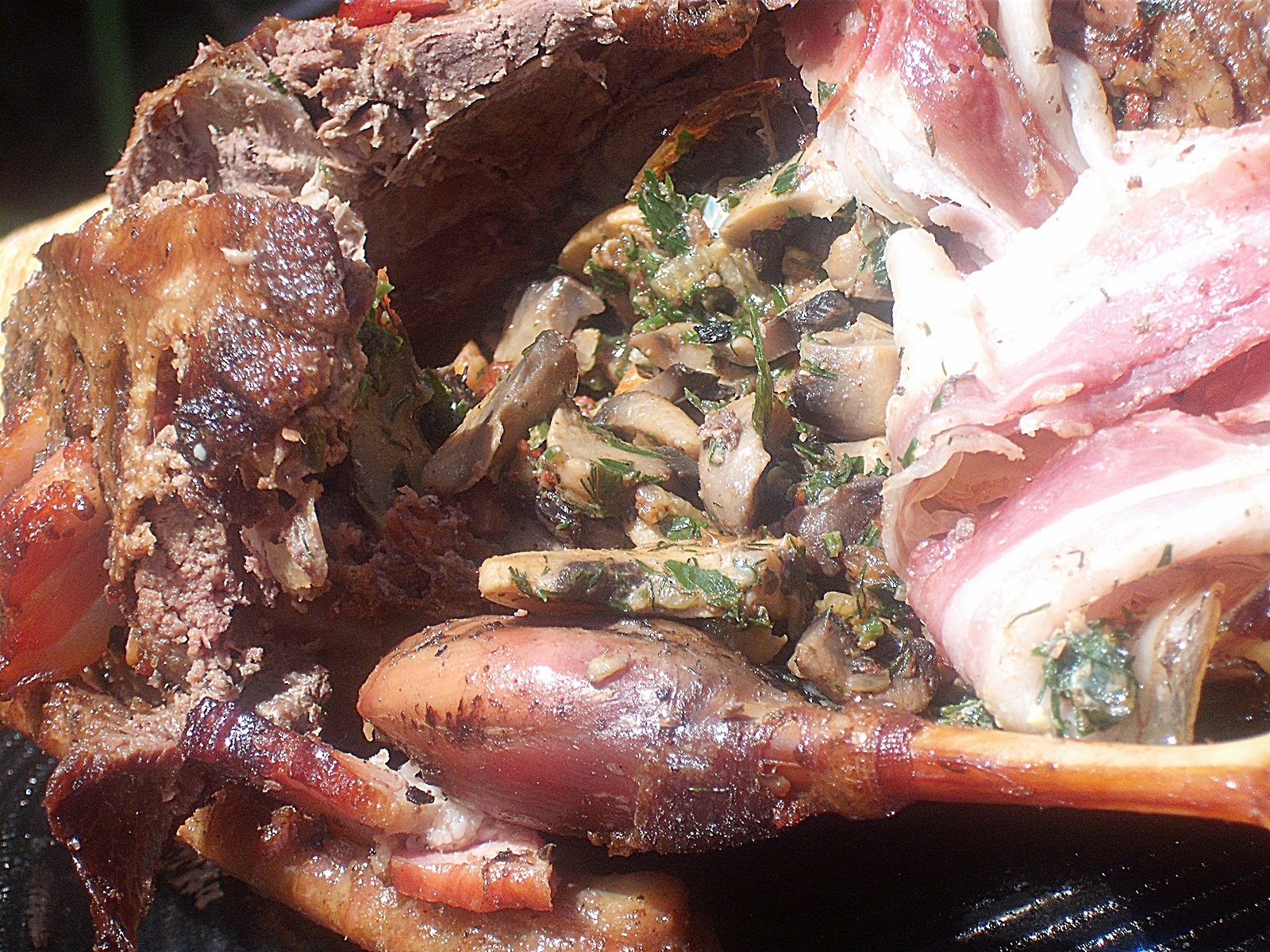 Imagine Reteta culinara Gasca umpluta cu ciuperci | 2review.ro