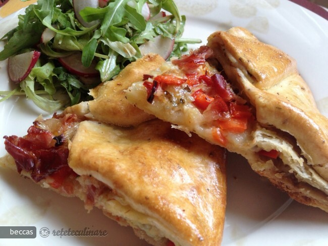 Imagine Reteta culinara Placinta cu Prosciutto si Gorgonzola | 2review.ro