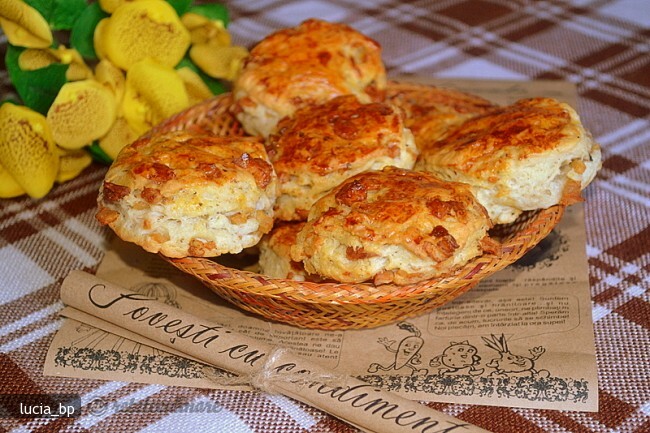 Imagine Reteta culinara Pogacelele Mele cu Jumari | 2review.ro