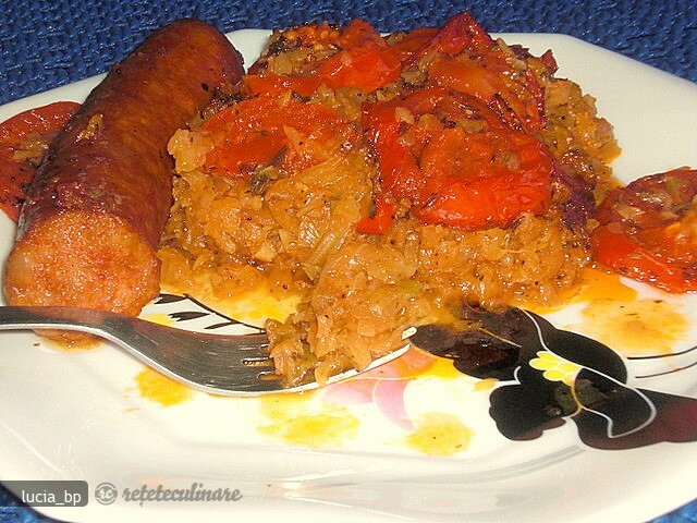 Imagine Reteta culinara Varza la Cuptor cu Carnati Prajiti | 2review.ro