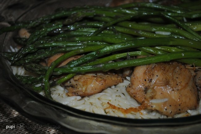 Imagine Reteta culinara Pulpe de Pui Dezosate cu Sparanghel si Orzo Pasta | 2review.ro