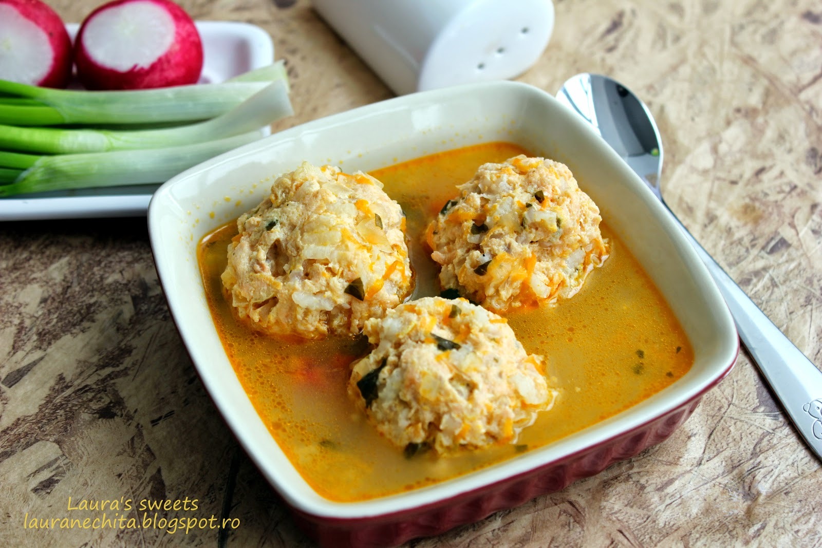 Imagine Reteta culinara Bors cu perisoare de somon | 2review.ro