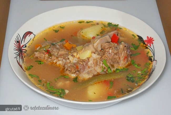 Imagine Reteta culinara Ciorba de Oase de Porc cu Zeama de Varza | 2review.ro