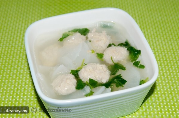 Imagine Reteta culinara Supa cu Perisoare si Ridichi (Luobo Wanzitang) | 2review.ro