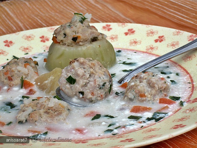 Imagine Reteta culinara Ciorba de gulii umplute si perisoare | 2review.ro