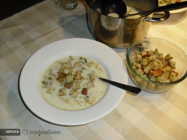 Imagine Reteta culinara Supa de Salata cu Afumatura si Paparada | 2review.ro