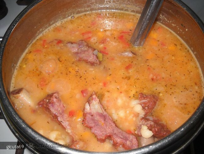 Imagine Reteta culinara Ciorba de fasole boabe cu coasta afumata | 2review.ro