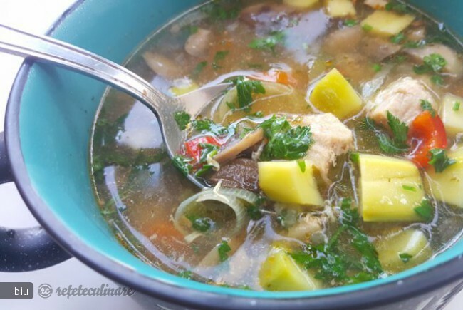 Imagine Reteta culinara Ciorba de Porc cu Dovlecei si Ciuperci | 2review.ro