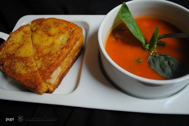 Imagine Reteta culinara Supa de Rosii si Sandwich Monte Christo (Pranz American) | 2review.ro