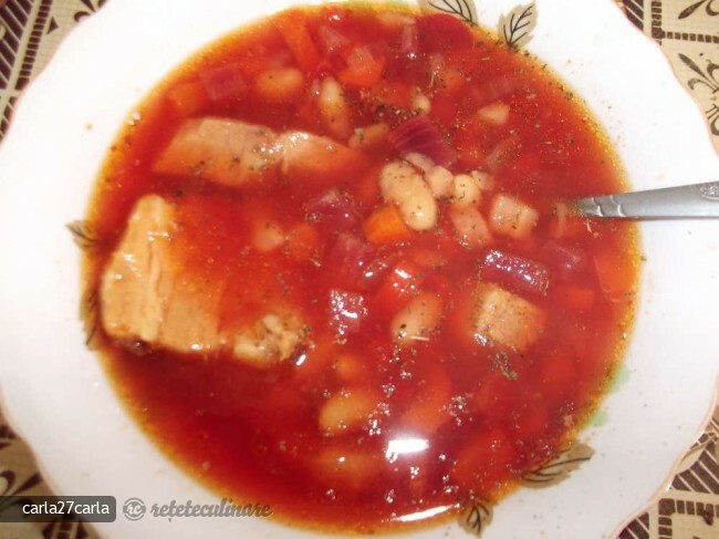 Imagine Reteta culinara Ciorba de Fasole Boabe cu Sfecla si Ciolan Afumat | 2review.ro