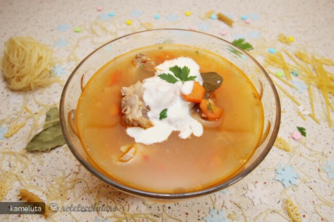 Imagine Reteta culinara Ciorba cu Oase de Porc si Legume | 2review.ro