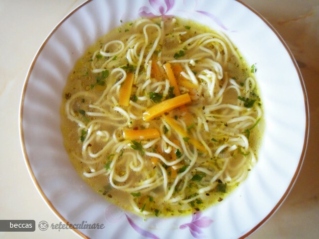 Imagine Reteta culinara Supa de Pui cu Taietei de Casa | 2review.ro