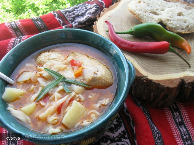 Imagine Reteta culinara Ciorba de Pui cu Taietei de Casa | 2review.ro