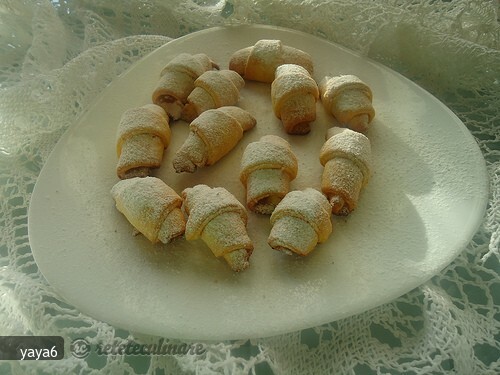 Imagine Reteta culinara Cornulete cu Morcov si Gem | 2review.ro