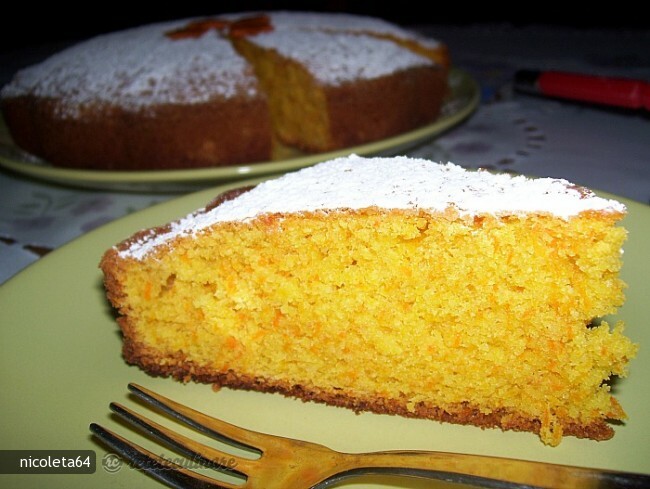 Imagine Reteta culinara Tort de Morcovi cu Migdale | 2review.ro