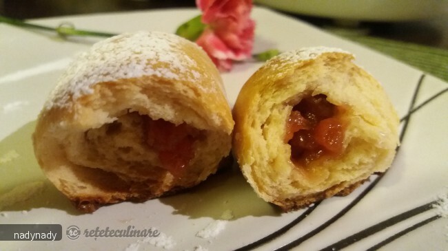 Imagine Reteta culinara Cornuri Pufoase | 2review.ro