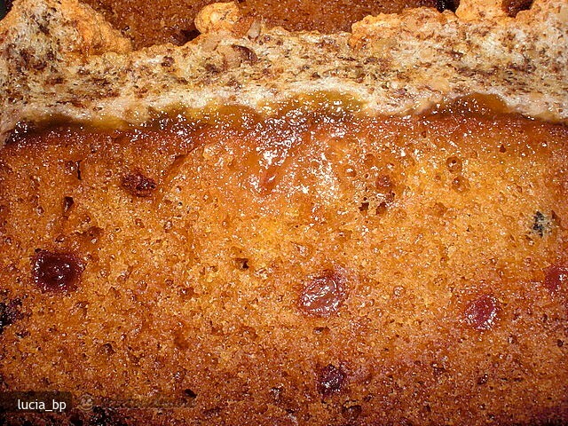 Imagine Reteta culinara Chec cu Iaurt si Bezea cu Nuca | 2review.ro