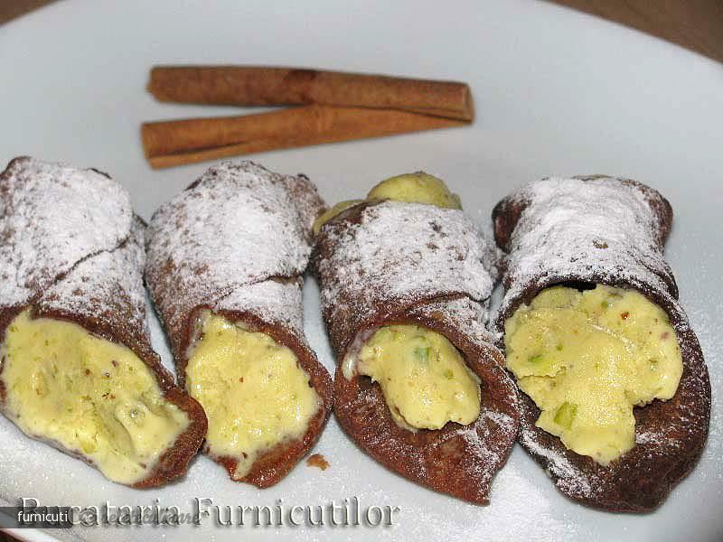 Imagine Reteta culinara Cannoli cu Inghetata de Fistic | 2review.ro