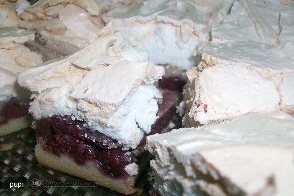 Imagine Reteta culinara Placinta cu Visine si Bezea | 2review.ro