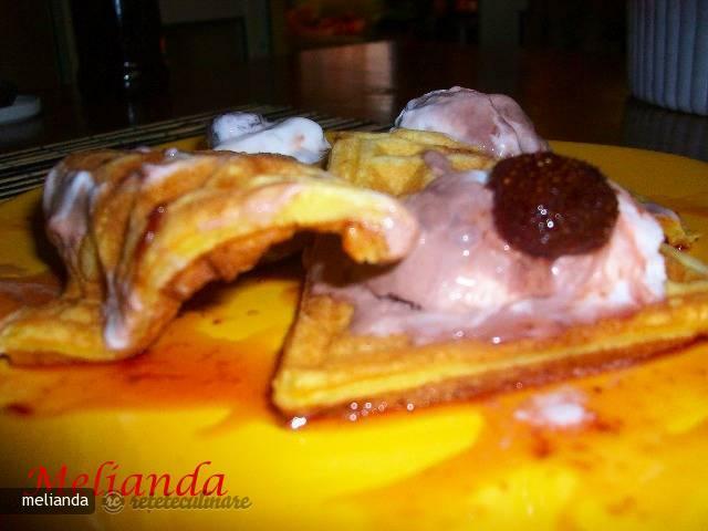 Imagine Reteta culinara Gofre cu Inghetata si Dulceata de Capsuni | 2review.ro