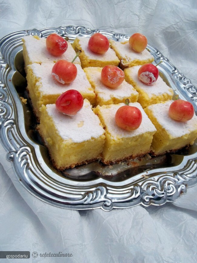 Imagine Reteta culinara Prajitura cu Branza Dulce si Cirese | 2review.ro