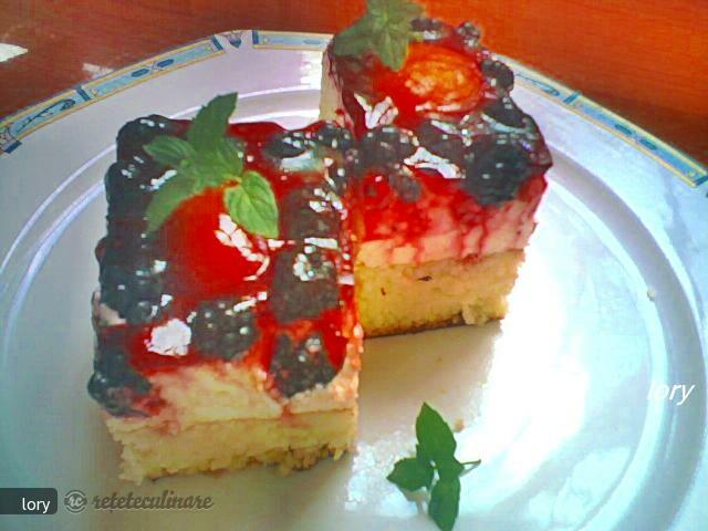 Imagine Reteta culinara Prajitura cu Mure si Zarzare | 2review.ro