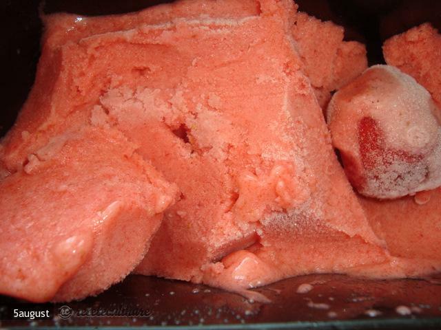 Imagine Reteta culinara Inghetata de Capsuni si Banane | 2review.ro