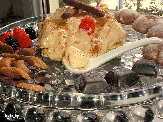 Imagine Reteta culinara Desert Rece cu Iaurt, Mar si Scortisoara | 2review.ro