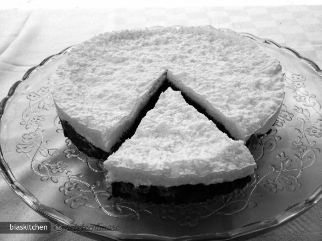 Imagine Reteta culinara Prajitura de Ciocolata cu Sos de Caramel | 2review.ro