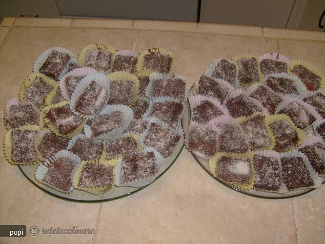 Imagine Reteta culinara Prajitura cu Nuca de Cocos si Crema de Ciocolata | 2review.ro