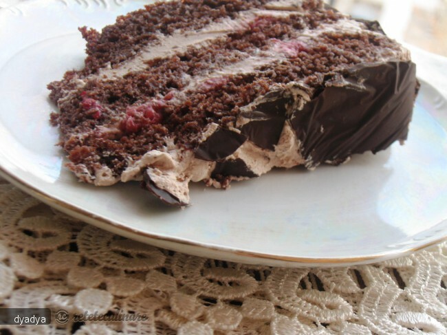 Imagine Reteta culinara Tort Eva (cu Zmeura, Portocala si Ciocolata) | 2review.ro