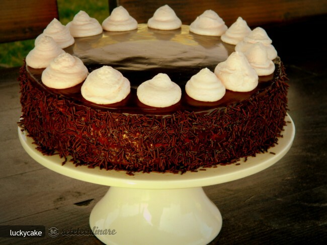 Imagine Reteta culinara Tort cu Mousse de Capsuni | 2review.ro