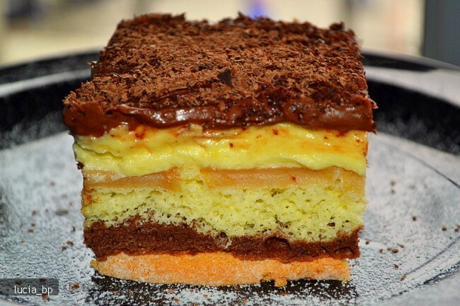 Imagine Reteta culinara Prajitura cu Mere si doua Creme, Vanilie si Ciocolata | 2review.ro