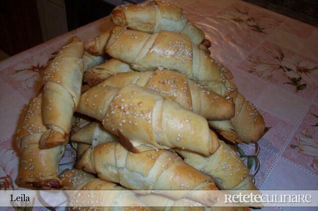 Imagine Reteta culinara Cornulete `usoare ca spuma` | 2review.ro